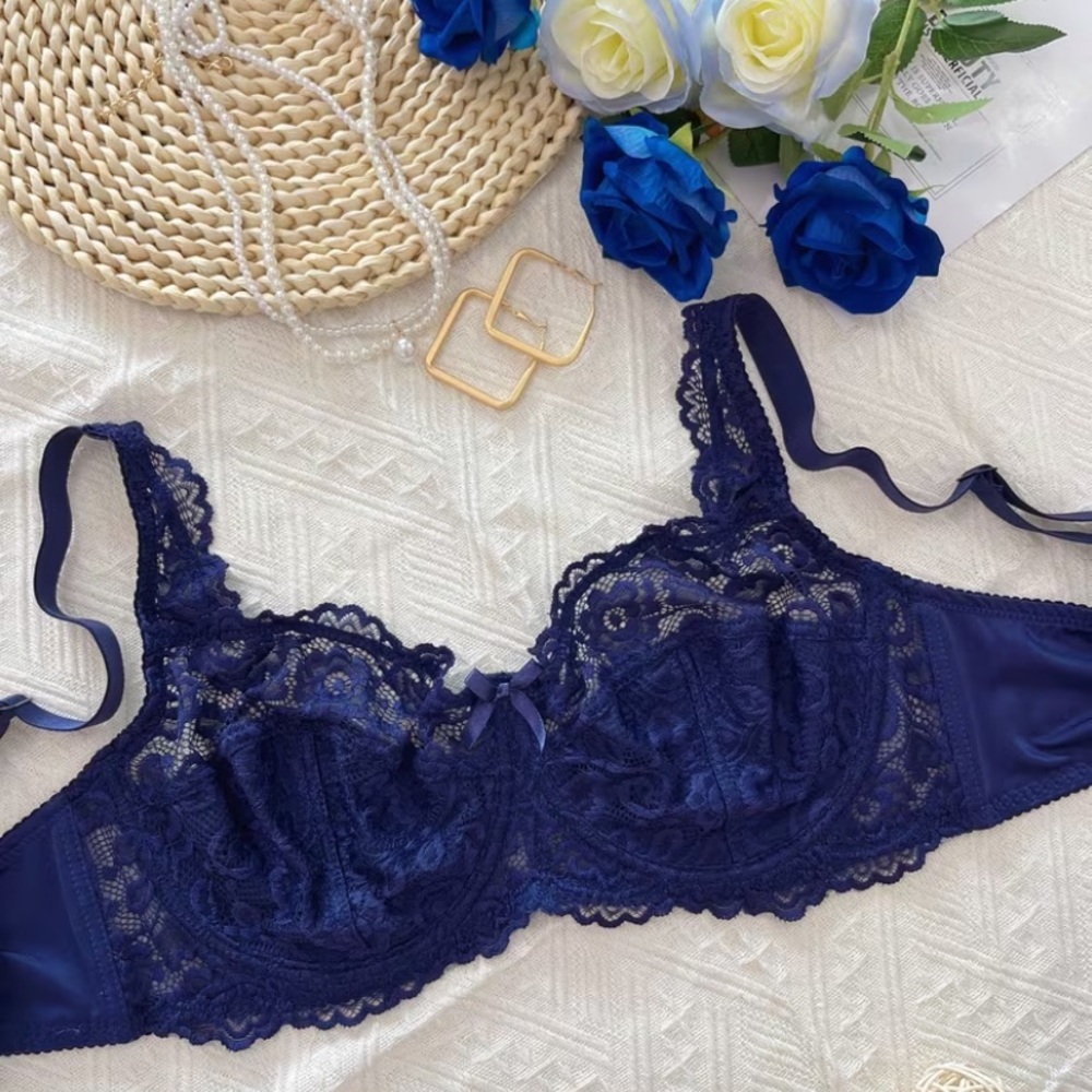 NWOT Lace Underwire Bra - Deep blue